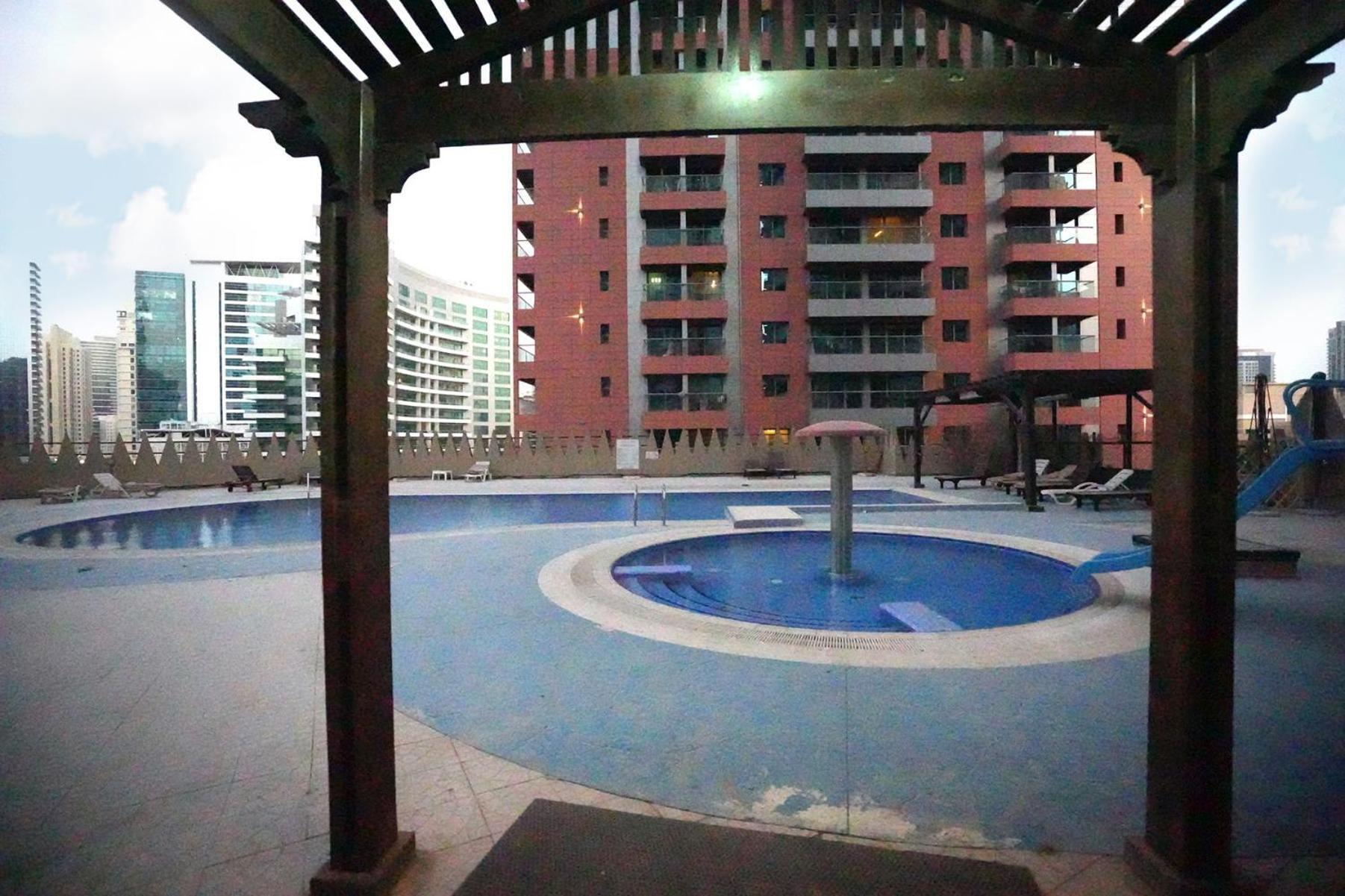 Quiet Partition Room In Tecom Barsha Heights 두바이 외부 사진